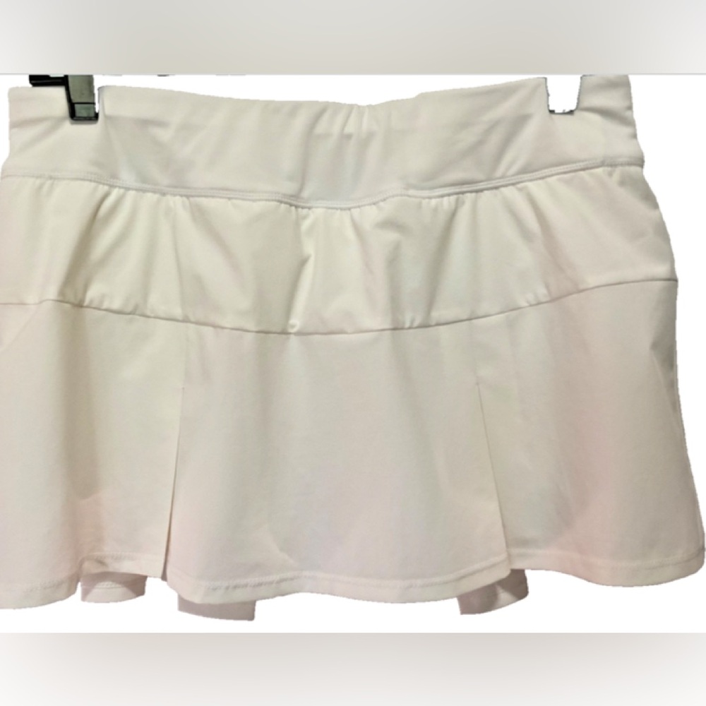 Lands End women's Size 8 Creamy White Pleated Skort
